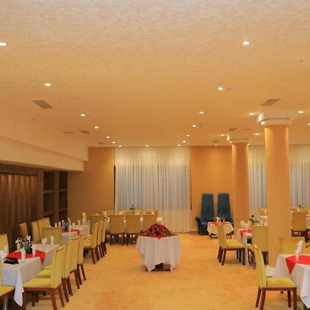 Kenenisa Hotel Addis Abeba Exterior foto