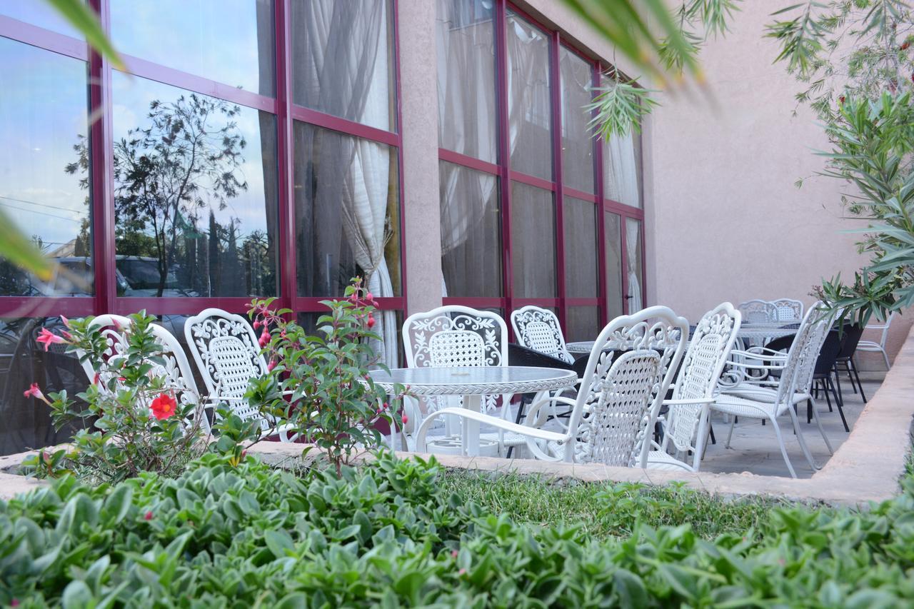 Kenenisa Hotel Addis Abeba Exterior foto